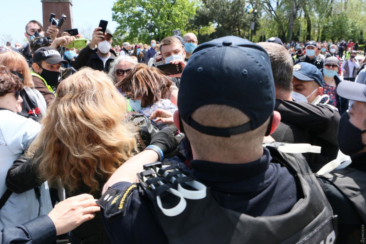 В Одесі відбулися сутички на торжествах до Дня перемоги В Одесі відбулися сутички на торжествах до Дня перемоги