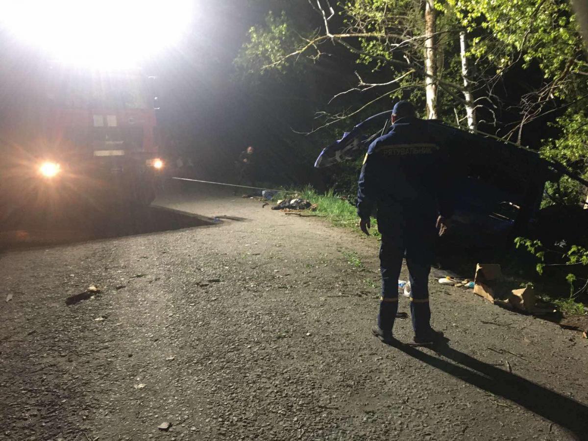 У Вінницькій області в результаті ДТП загинули троє військових У Вінницькій області в результаті ДТП загинули троє військових