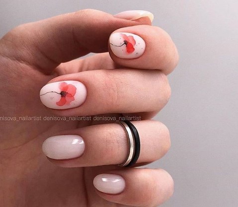 Маки на нігтях 2020