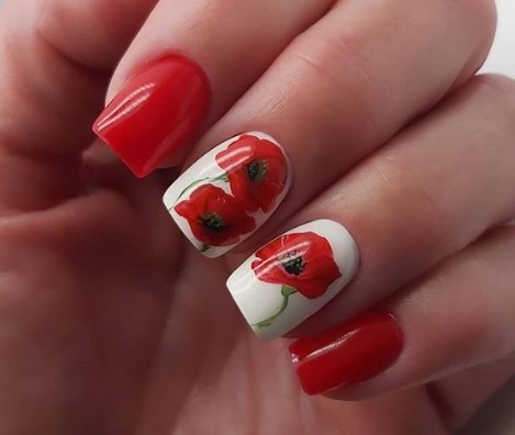 Маки на нігтях 2020