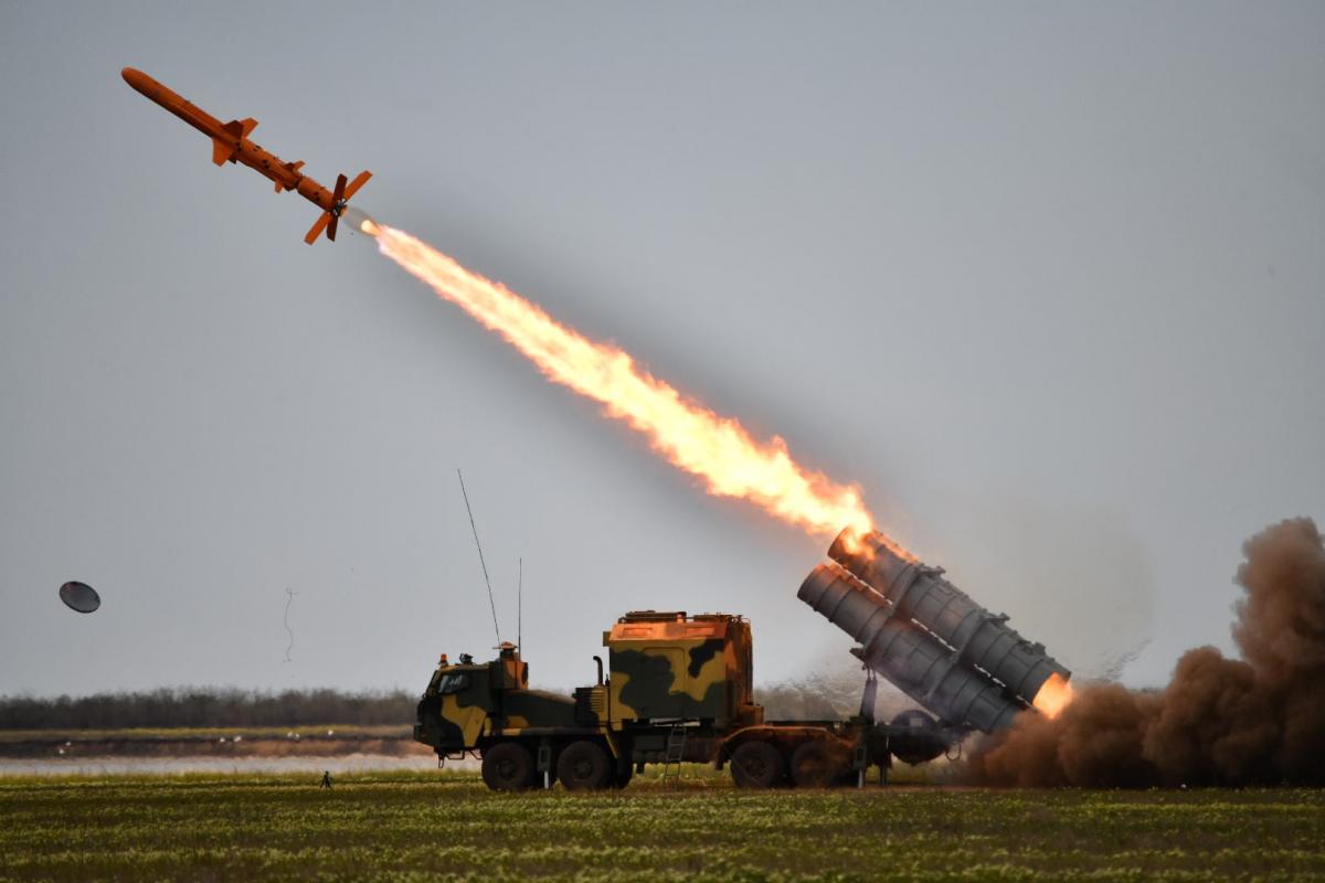 Отражение агрессии РФ: Зеленский рассказал о мощном оружии Украины