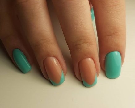 М'ятний манікюр 2020 М'ятний манікюр 2020