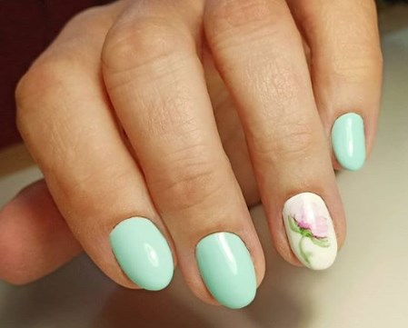 М'ятний манікюр 2020 М'ятний манікюр 2020