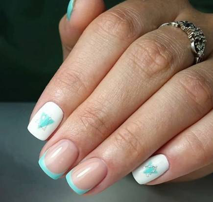 М'ятний манікюр 2020 М'ятний манікюр 2020