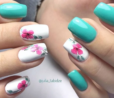 М'ятний манікюр 2020 М'ятний манікюр 2020