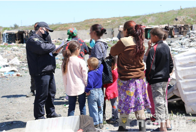 Діти на смітнику в Херсоні