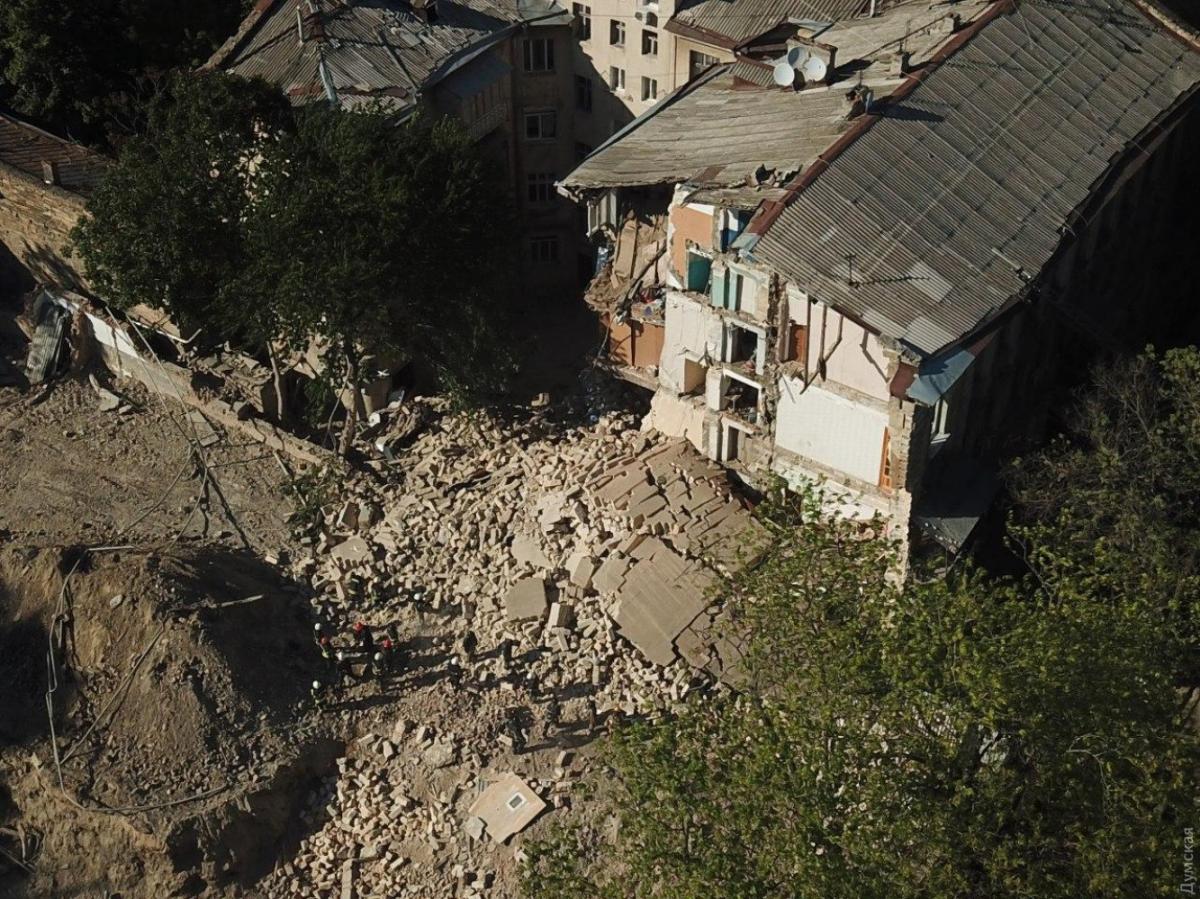 В Одесі обвалилася стіна старовинного житлового будинку В Одесі обвалилася стіна старовинного житлового будинку