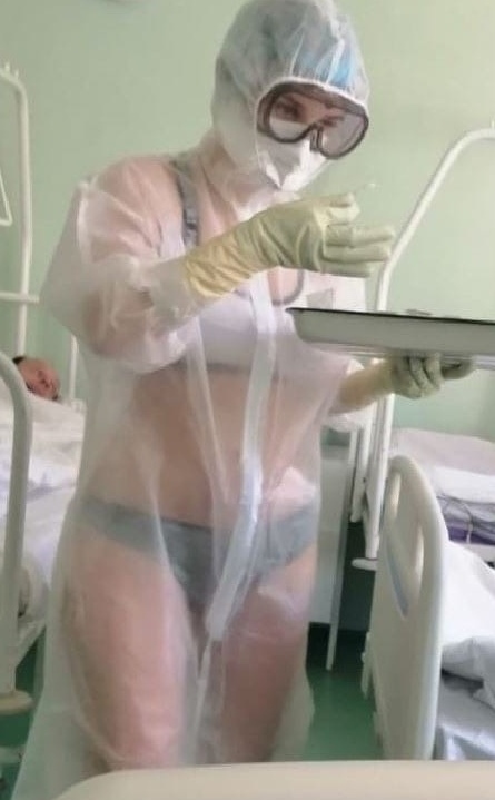 Надя Жукова - медсестра без одежды