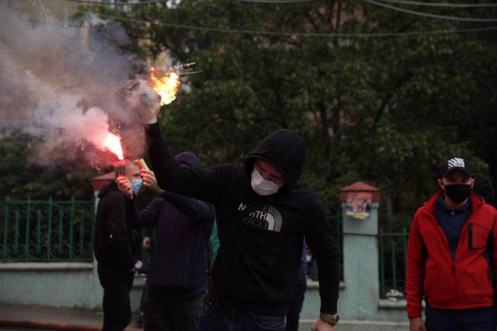 Зіткнення біля офісу Медведчука Зіткнення біля офісу Медведчука