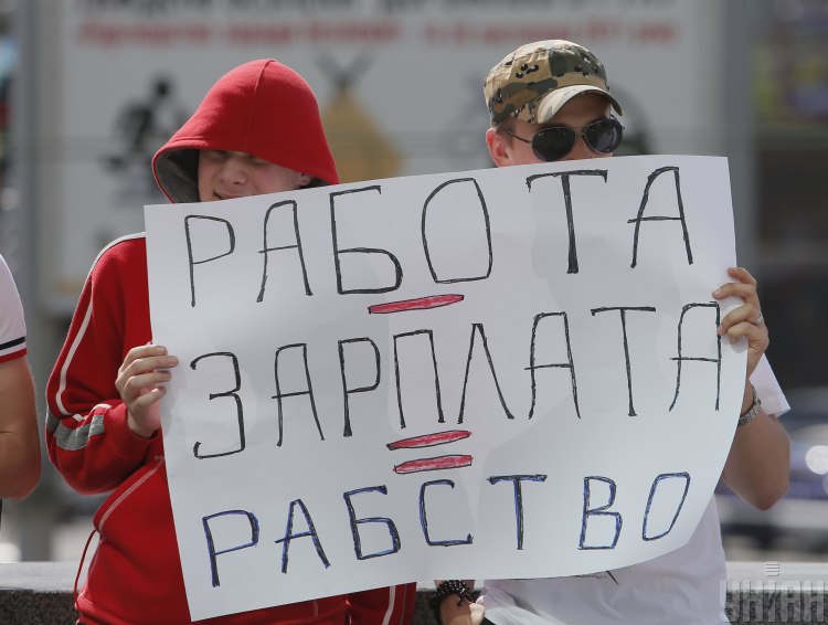 В Украине снизилась средняя зарплата: кому повезло