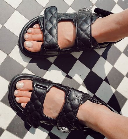 Модні татові сандалі 2020