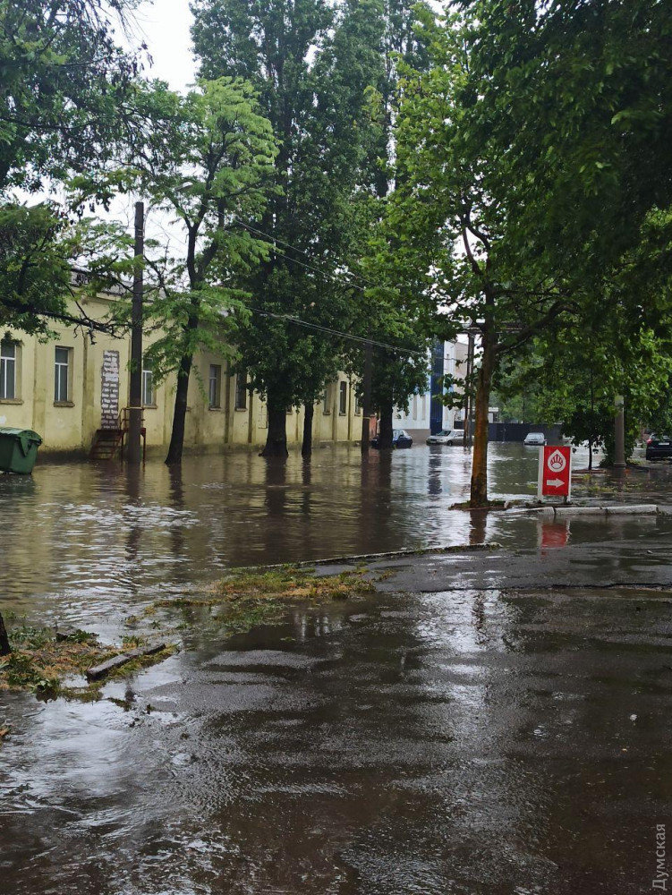 Потужна злива у Одесі Потужна злива у Одесі