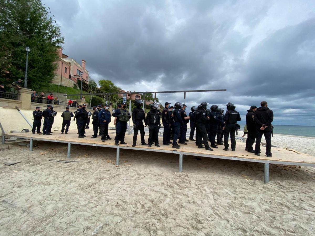 Протистояння на пляжі в Одесі Протистояння на пляжі в Одесі