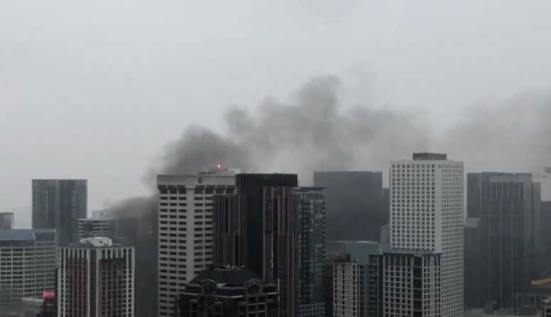 Дым над Сиэтлом  В городе не прекращаются беспорядки, горят полицейские машины