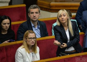 Устинова, Голос Устинова, Голос