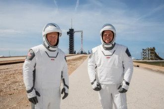 астроанавты Дуглас Херли и Роберт Бенкен - фото NASA/Kim Shiflett астроанавты Дуглас Херли и Роберт Бенкен - фото NASA/Kim Shiflett