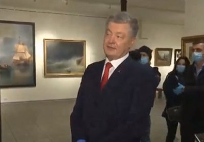 Скандальні картини Порошенка: співробітники ДБР зламали двері музею Гончара - ЗМІ Скандальні картини Порошенка: співробітники ДБР зламали двері музею Гончара - ЗМІ