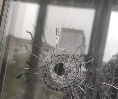 Простреленные окна и гильзы на траве: что происходит в Броварах после массовой перестрелки