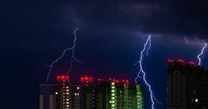 Ряд областей Украины предупредили о грозе: кому готовиться