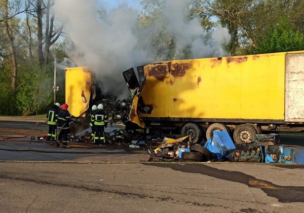 У Луганській області згоріла фура Нової пошти: в компанії зробили заяву
