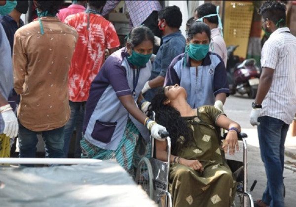 Витік газу на хімзаводі в Індії: люди падали без свідомості - моторошні кадри