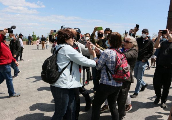 "Ввічливі люди прийдуть, бл*дь": в Одесі сталися сутички на урочистостях до Дня перемоги