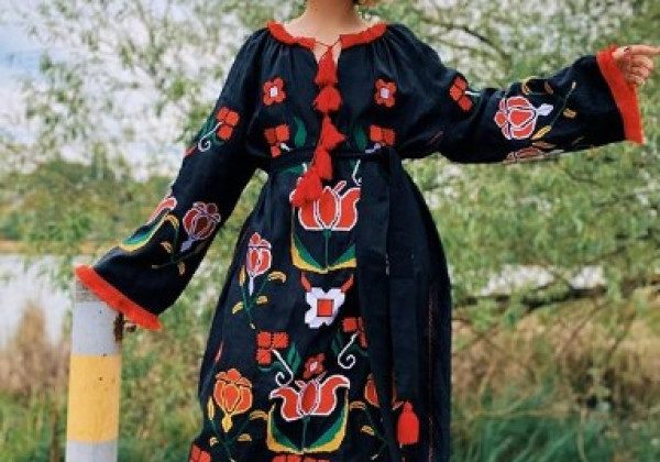 Модні жіночі вишиванки 2020 і вишиті сукні в етностилі: фото