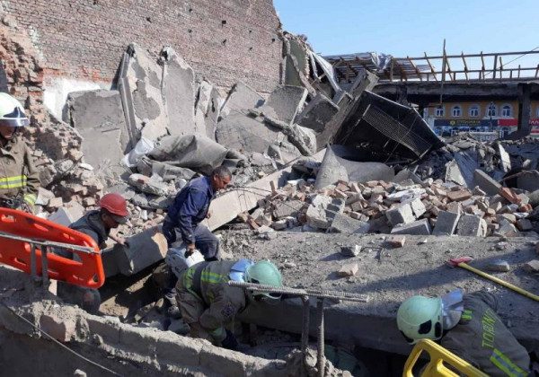 На Закарпатті завалилася будівля кінотеатру: є жертви