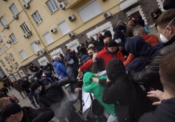 "ОПЗЖ = Росія": стало відомо про постраждалих після вибуху біля офісу Медведчука