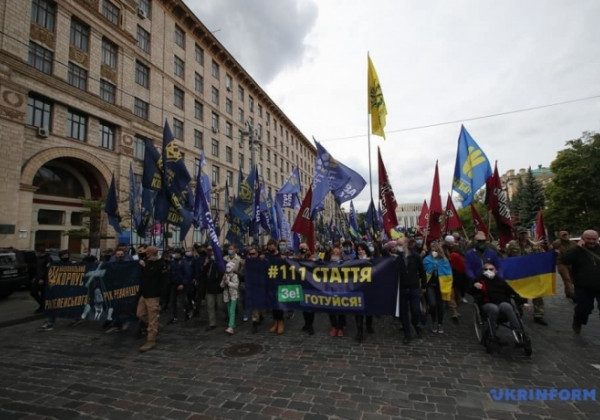 Учасники акції Стоп реванш прийшли під будинок Зеленського з вимогами