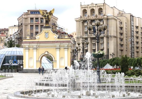 У День міста у Києві запрацювали фонтани: вражаючі фото