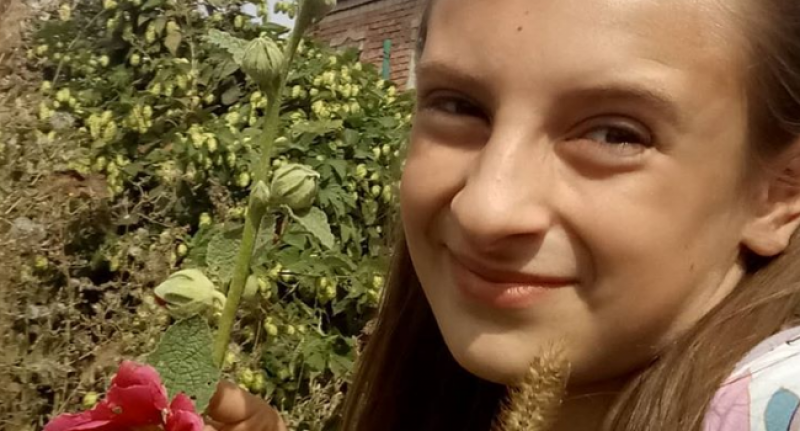 Оприлюднені фото 13-річної дівчинки, якій мама відрізала голову