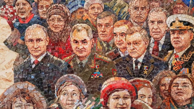 Здали назад: у РФ зняли панно з Путіним і Сталіним з армійського храму