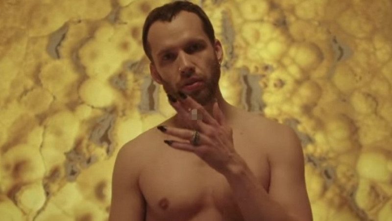 Холостяк сломал спину во время съемок