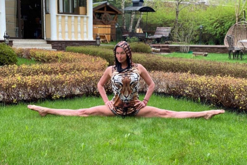 Анастасія Волочкова в шпагаті потрапила в халепу через вульгарності