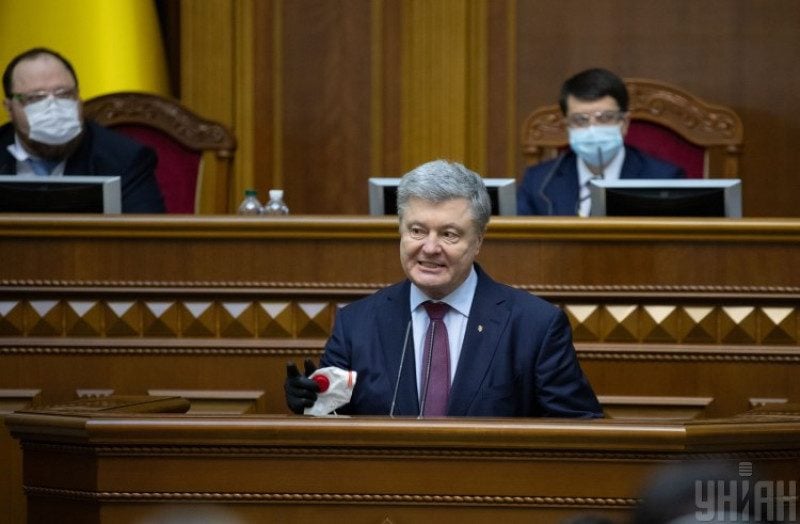 Дорогие полотна: в Сети появился список картин, из-за которых Порошенко вызвали на допрос