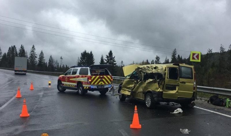 Фура смяла бус: в жутком ДТП на Львовщине погибли четверо
