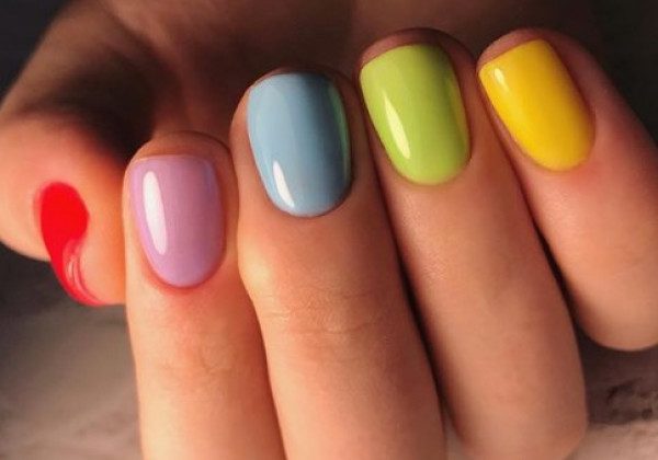 Летний маникюр на короткие ногти
