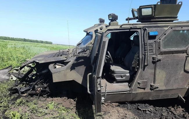 Автомобиль ВСУ подорвался на Донбассе: много раненых