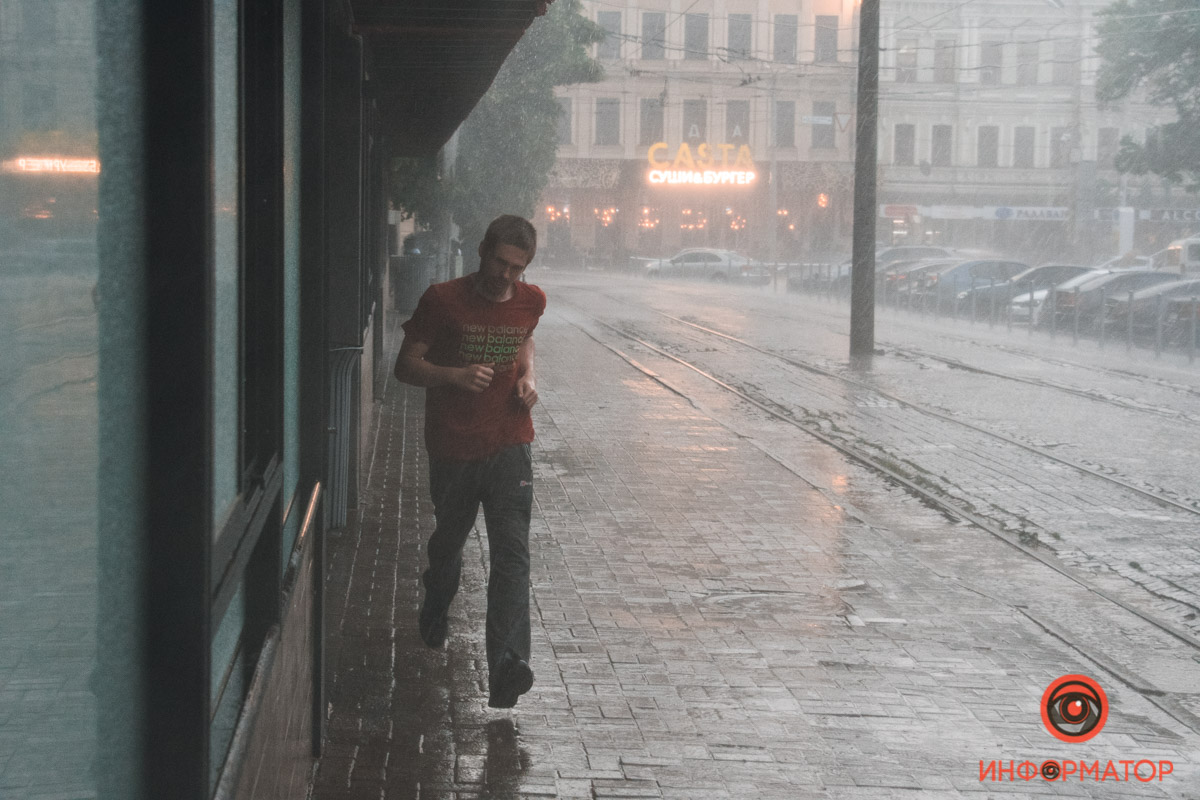 Злива в Дніпрі Злива в Дніпрі