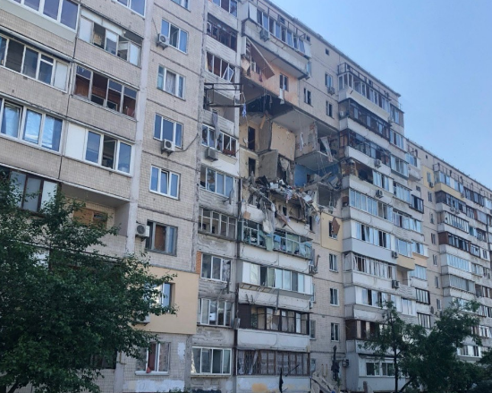 У Києві сьогодні в результаті вибуху пошкоджено кілька поверхів будинку