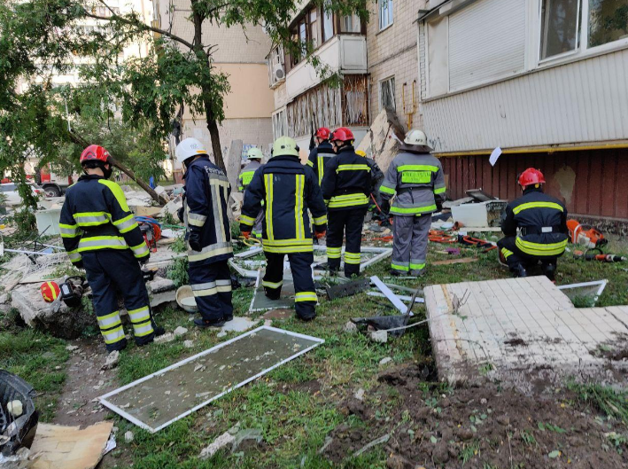 У Києві сьогодні в результаті вибуху пошкоджено кілька поверхів будинку