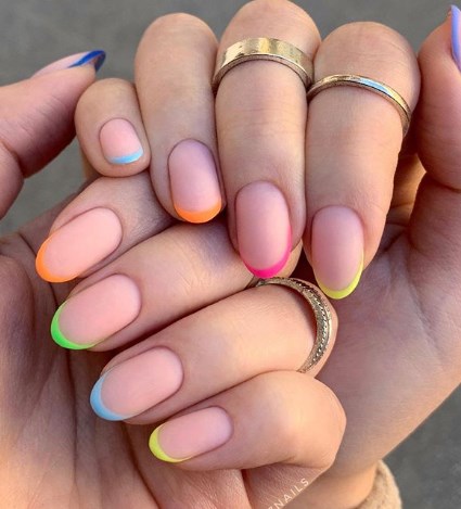 Французский маникюр / Instagram