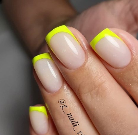 Літній манікюр на короткі нігті 2020 Літній манікюр на короткі нігті 2020