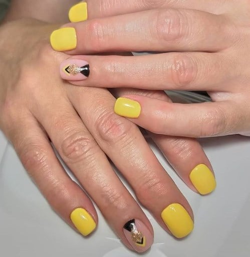 Літній манікюр на короткі нігті 2020 Літній манікюр на короткі нігті 2020