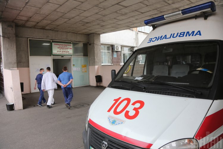 «Мест нет»: в Киеве врач умолял госпитализировать больного с пневмонией