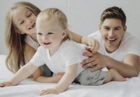 Остапчук нарешті зустрівся з дітьми, яких його екс-дружина вивезла до Канади