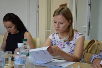 Вакарчук здав мандат і знайшов собі заміну - хто така Аліна Свідерська Вакарчук здав мандат і знайшов собі заміну - хто така Аліна Свідерська