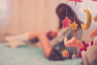 Сильний тиск на жінку з метою змусити її годувати грудьми, може призвести до післяпологової депресії Сильний тиск на жінку з метою змусити її годувати грудьми, може призвести до післяпологової депресії