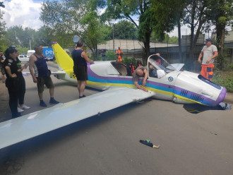 Новини Одеси - як впав літак звалився і чому помер другий пілот Новини Одеси - як впав літак звалився і чому помер другий пілот